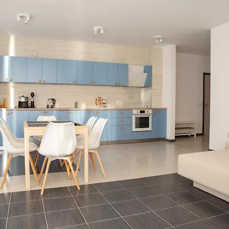 Lejlighed Spacious 3bd Flat With Parking And Sea View By Flat Mаnаger Chernomorets