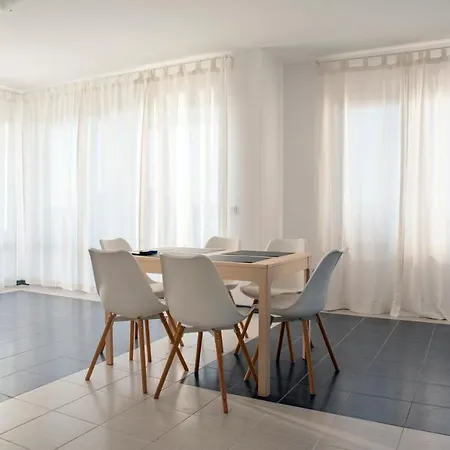 Apartmán Spacious 3bd Flat With Parking And Sea View By Flat Mаnаger