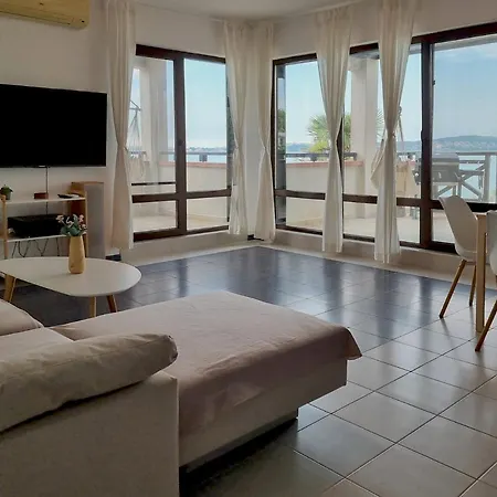 Spacious 3bd Flat With Parking And Sea View By Flat Mаnаger Apartament *