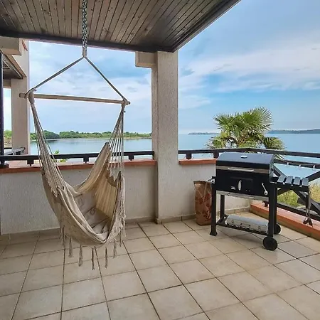 Apartmán Spacious 3bd Flat With Parking And Sea View By Flat Mаnаger