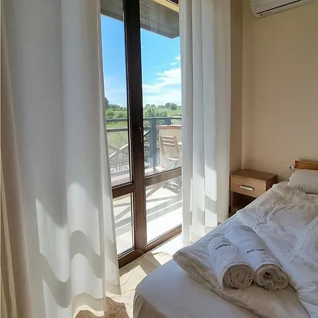 Spacious 3bd Flat With Parking And Sea View By Flat Mаnаger * Cernomoreț