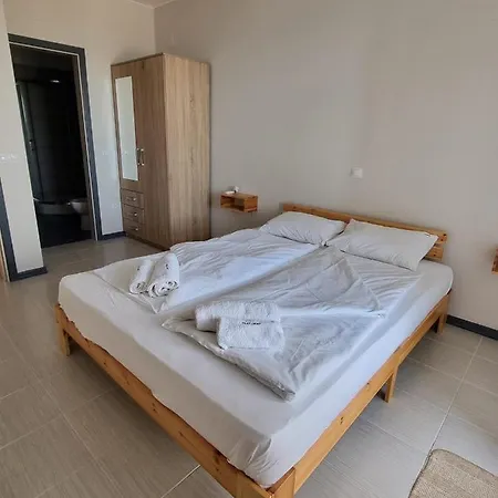 Apartmán Spacious 3bd Flat With Parking And Sea View By Flat Mаnаger *