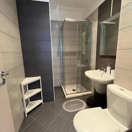 Apartmán Spacious 3bd Flat With Parking And Sea View By Flat Mаnаger *