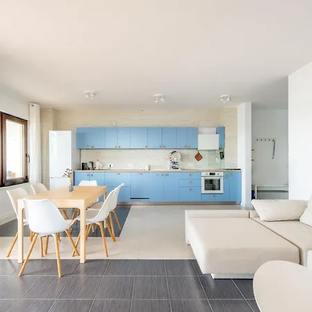 Spacious 3bd Flat With Parking And Sea View By Flat Mаnаger Apartament *