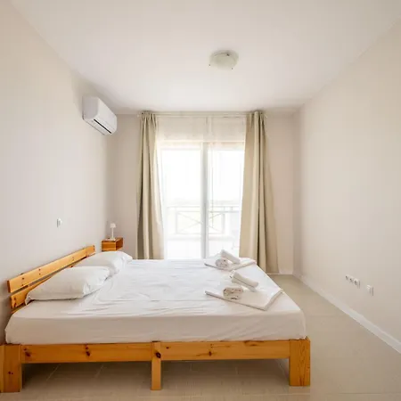 Spacious 3bd Flat With Parking And Sea View By Flat Mаnаger