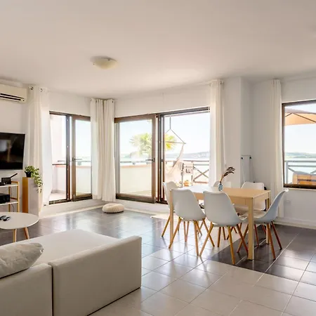 Spacious 3bd Flat With Parking And Sea View By Flat Mаnаger Apartament